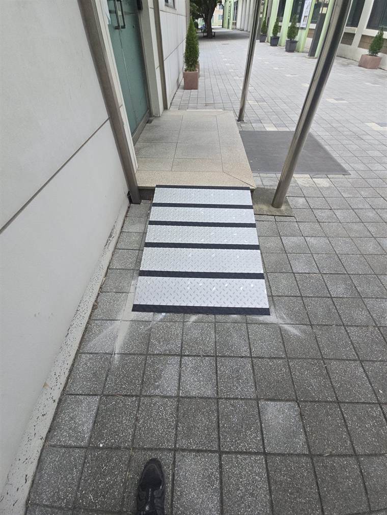 장애인 경사로 시공 사진