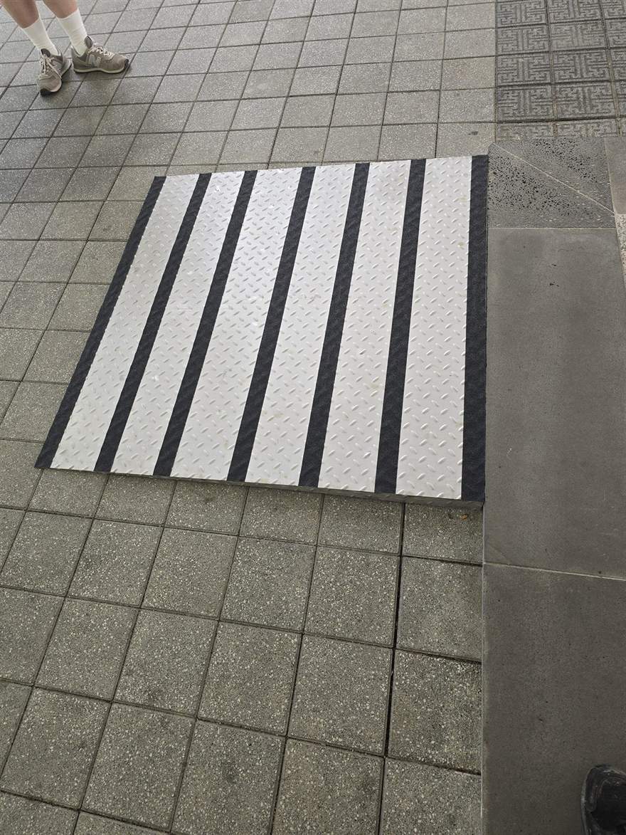 홈메딕이 설치한 논슬립 스텐 경사로