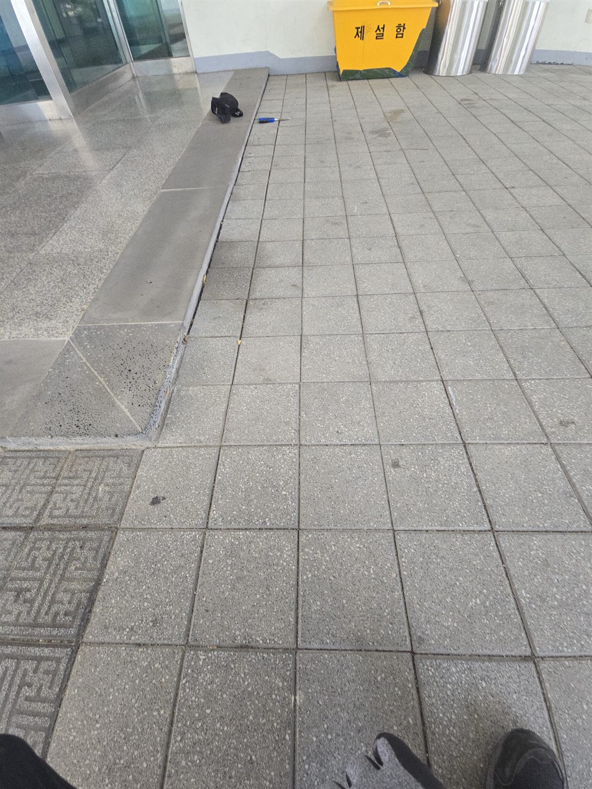 지하 출입구 계단 경사로 설치 시공 전