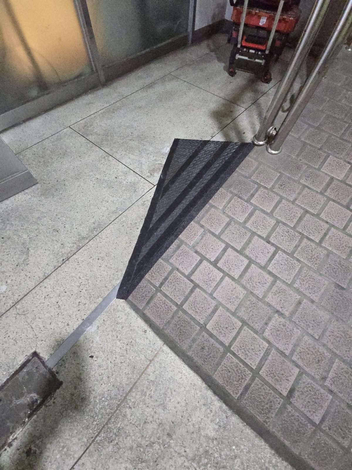 휠체어 경사로 시공 사진