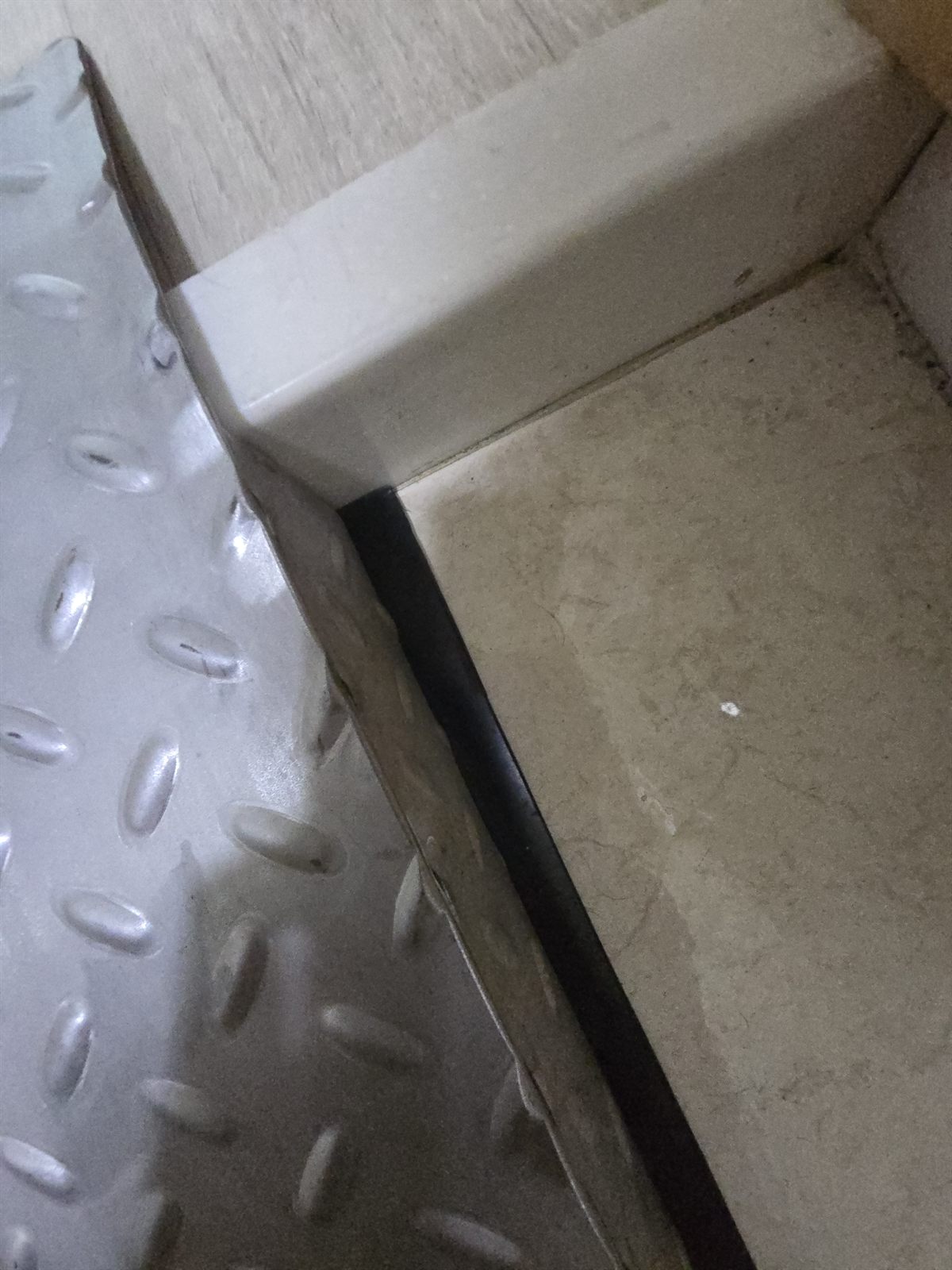 현관 앞 스텐 체커플레이트 경사로